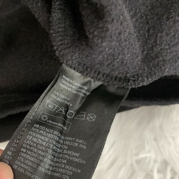 DIVIDED H&M "Power To The Girls" Black Crop Hoodie Pullover Sweater Size Small - Picture 10 of 10